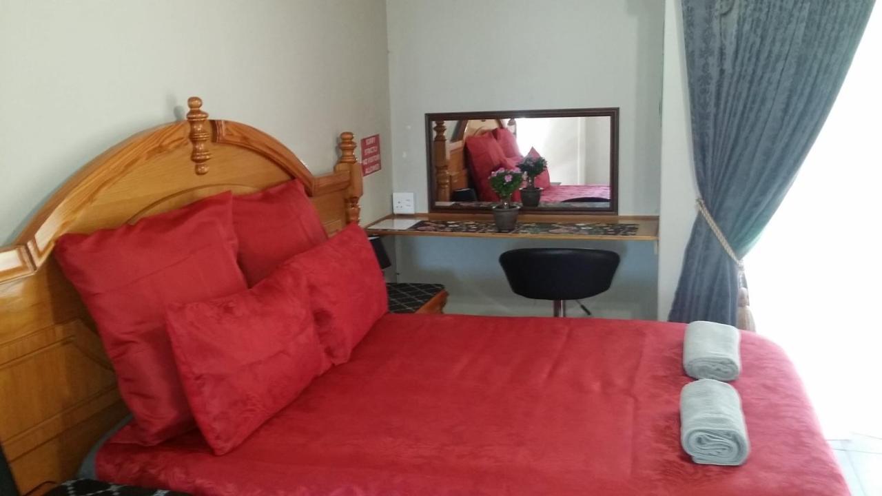 Chariots Guest House Полокване Екстер'єр фото